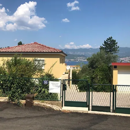House In With Garden Holiday home *