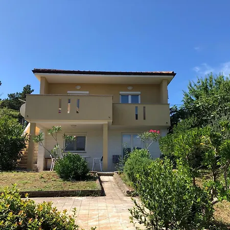 Holiday home House In With Garden *