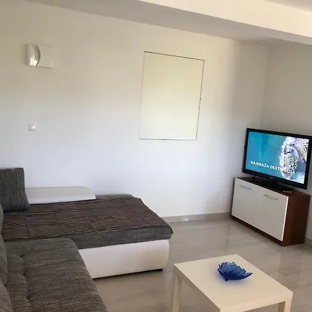 House In With Garden Holiday home *